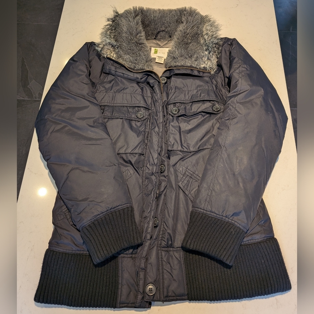 Black puffer jacket with gray faux fur collar